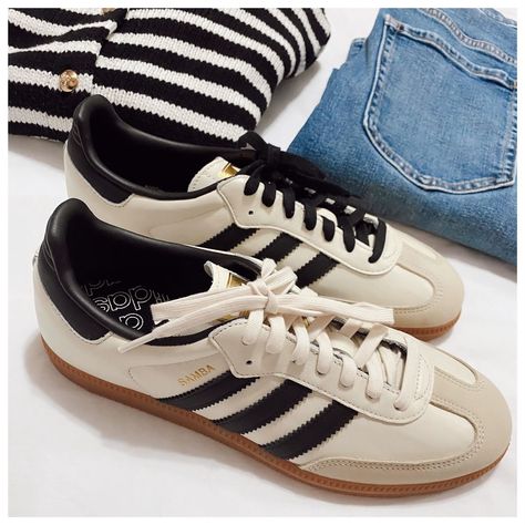 Cream laces or black laces?? Adidas Samba in sand strata #sambas #ltk https://liketk.it/4CqVs Adidas Samba Cream, Sand Outfit, Black Sambas, Samba Outfit, Wishlist 2024, 2024 Style, Autumn 2024, Cream Lace, Adidas Samba