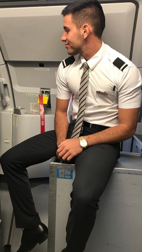 Pilot Style Men, Pilot Aesthetic Male, Crew Haircut, Hot Pilot, Pilot Man, Pilot Uniform Men, Male Pilot, Pilot Halloween, Pilot Outfit