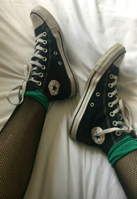 grunge, aesthetic и shoes картинка в We Heart It Slytherin Aesthetic Outfit, Slytherin Outfit, Slytherin Clothes, Slytherin Vibes, Slytherin Fashion, Green Academia, Hogwarts Outfits, Pansy Parkinson, Slytherin Pride