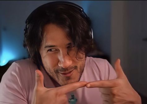 Markiplier Memes, Mark Fischbach, Funny Pfp, Youtube Gamer, Film Maker, Gaming Video, Long Brown Hair, Very Funny Pictures, Pewdiepie