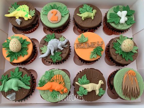 Dinosaur Cupcake Ideas, Cupcake Dinosaur, Dino Cupcakes, Jurassic World Cake, Dinosaur Cupcake, Dinosaur Birthday Theme, Jurassic Park Birthday, Dinosaur Cupcakes, Dino Cake