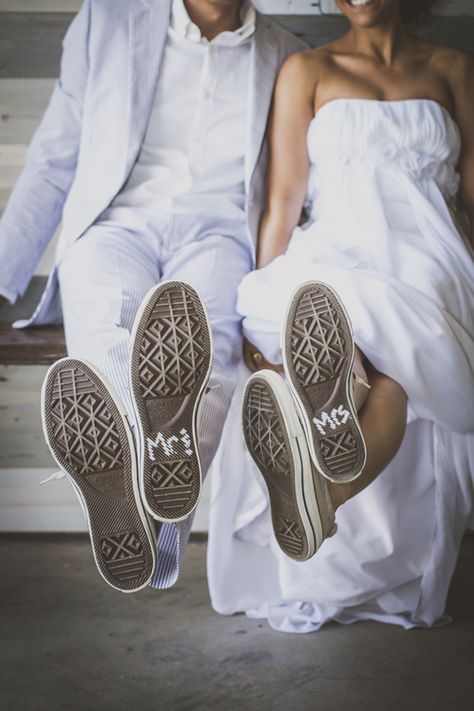 The bride and groom painted the bottom of their wedding Converse to read Mr and Mrs, so cute! Bride Converse, Unique Wedding Shoes, Converse Wedding Shoes, Wedding Shoes Sandals, Designer Wedding Shoes, Wedding Converse, Wedding Shoes Comfortable, Wedding Sneakers, Fotografi Vintage