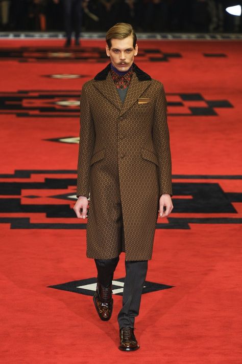 Prada's Edwardian Revival ..Fall/Winter men's fashion line, 2012-2013. Edwardian Mens Fashion, Mens Smart Casual Fashion, Prada Mens, Dress Italian, Adrien Brody, Willem Dafoe, Italian Dress, Men Stuff, Mens Smart Casual