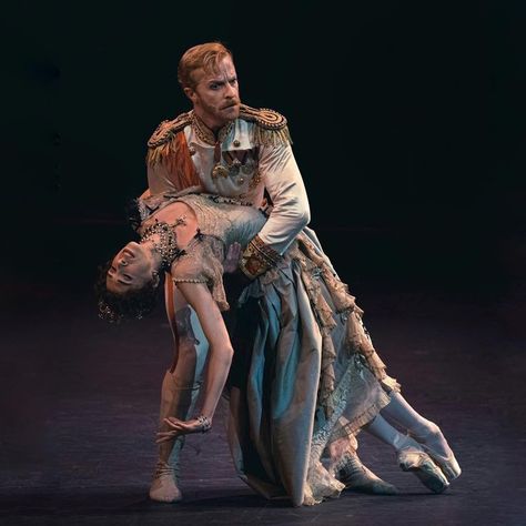 Steven McRae (príncipe heredero Rudolfo) y Yasmine Naghdi (condesa Marie Larisc Yasmine Naghdi, Steven Mcrae, Ballet Images, Ballet Theater, Horror Novel, Royal Ballet, Dance Life, Dance Performance, Performance Art