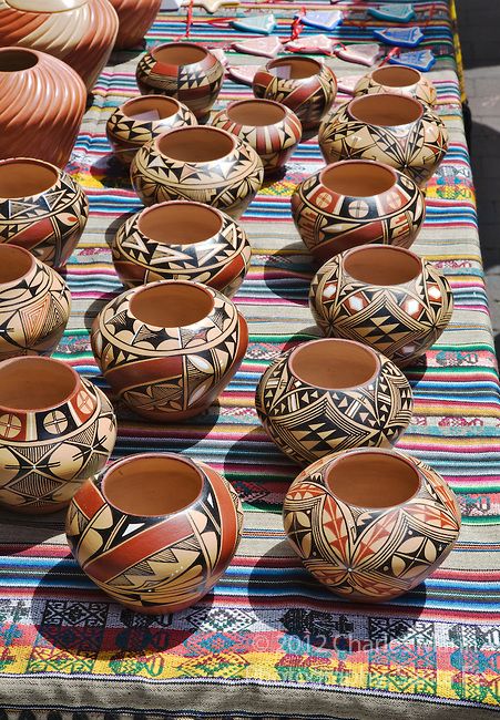 Colorful pottery  for sale at the Santa Fe Indian Market. Hopi Pottery, Mexico Wallpaper, Acoma Pueblo, New Mexico Style, African Pottery, Native Pottery, American Indian Pottery, Roswell New Mexico, Colorful Pottery