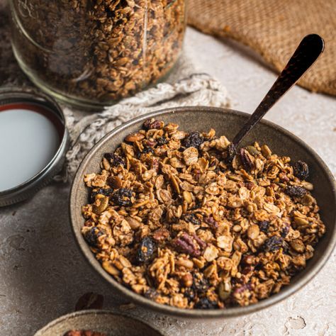 Pecan Cinnamon Roll Granola - Teri-Ann Carty Cinnamon Roll Granola, Blueberry Croissant Bake, Pecan Cinnamon, Easy Granola Recipe, Pecan Butter, Breakfast Sides, Easy Granola, Best Granola, Cinnamon Benefits