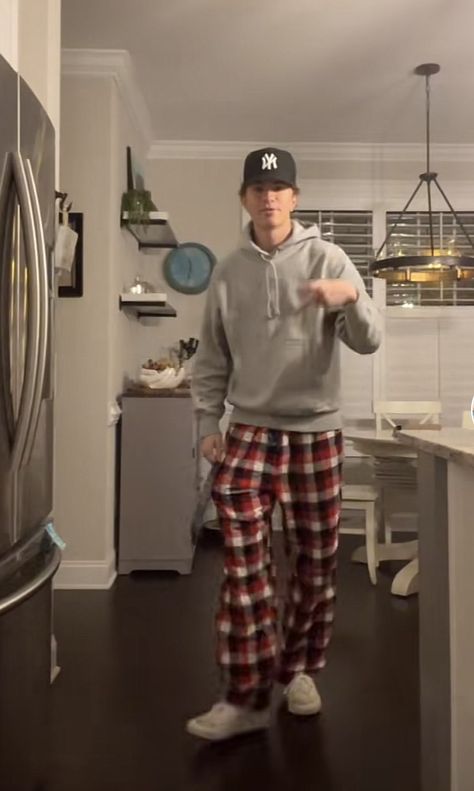 Pajama Pants Outfit For School Men, Pajama Outfits Men, Boys Pajamas Aesthetic, Mens Pjs Aesthetic, Frat Boy Aesthetic Outfits, Pjs Outfits Men, Pyjamas Aesthetic Men, Pajama Pants Outfit Men, Pajama Outfit Men