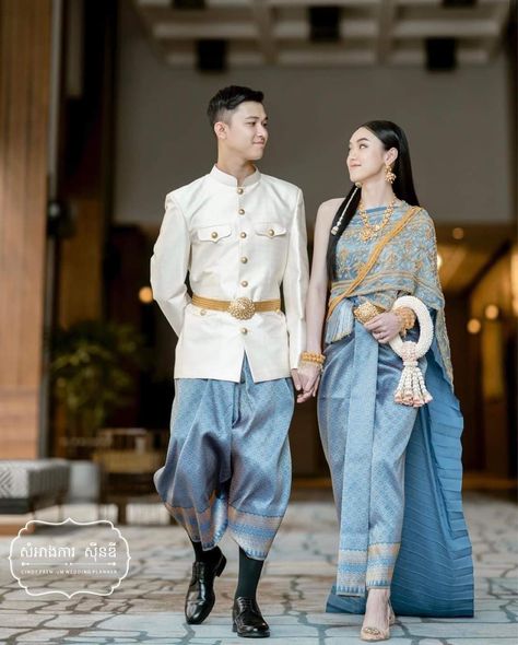 Khmer Wedding Outfits, Thailand Wedding Dress, Hmong Dress, Lao Wedding, Traditional Photoshoot, Laos Wedding, Cambodian Wedding Dress, Cambodian Wedding, Cambodian Dress