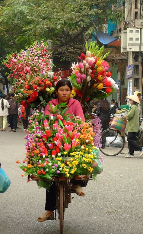 ´® Flowers For Sale, Riding A Bike, Gamer Room, Arte Floral, Flower Market, Love Flowers, Flower Shop, Pretty Flowers, Fresh Flowers