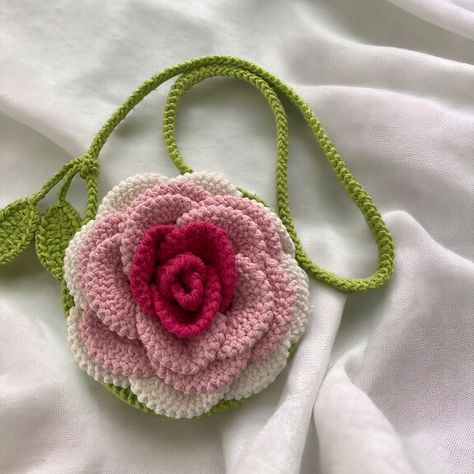 Crochet Rose Bag, Crochet Small Purse, Pink Crochet Bag, Handbag Ideas, Braided Bracelet Diy, Crochet Symbols, Rose Bag, Crochet Handbag, Crochet Handbags Patterns