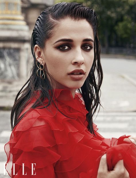 Brunette Actresses, Naomi Scott, Sofia Carson, Elle Magazine, Long Black Hair, Girl Crushes, Hottest Celebrities, Long Black, Celebrity Pictures