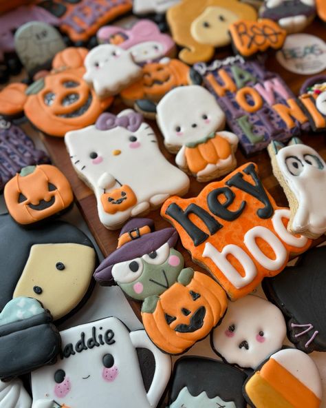 Get ready for the cutest Halloween cookies and treats. You don’t want to miss the opportunity to get these beautiful and delicious goodies Pre-sale will be live tomorrow at 2:00 pm on my website! #sugarcookies #halloween #halloween2024 #halloweensugarcookies #cookieart #cookier #galletasdecoradas Halloween Sugar Cookies, Sugar Cookie Designs, Cookie Inspiration, Cookie Art, Halloween Cookies, Cookie Designs, Cute Halloween, To Miss, Sugar Cookies