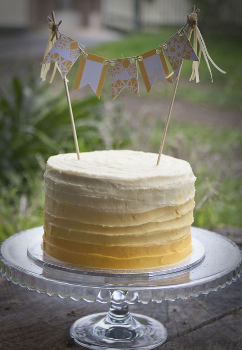 Yellow ombre cake. Yellow Wedding Cake, Sunshine Birthday Parties, Sunshine Cake, Anna Birthday, Sunshine Baby Showers, Ombre Cake, Sunshine Birthday, Yellow Ombre, Bee Party