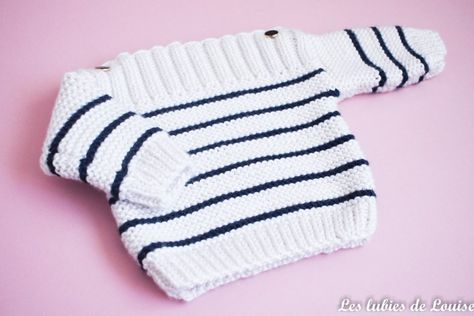 Petite marinière en tricot - Les Lubies de Louise Pullover Sweater Knitting Pattern, Tricot Baby, Baby Boy Knitting Patterns, Crochet Kids, Baby Doll Pattern, Crochet Baby Cardigan, Baby Sweater Knitting Pattern, Baby Cardigan Knitting Pattern, Baby Knitting Patterns Free