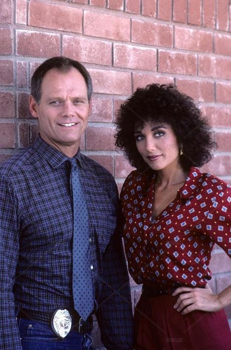 Stephanie Kramer, Stepfanie Kramer, Fred Dryer, Tv Detectives, 60s Tv, Cartoon Tv Shows, Hero Movie, Wow Video, Old Shows