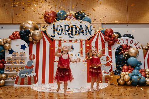 Balloon Ball, Elephant Balloon, Photo Booth Hire, 4th Birthday Party, Circus Theme Party, Round Of Applause, Balloon Sculptures, Circus Birthday, Circus Theme