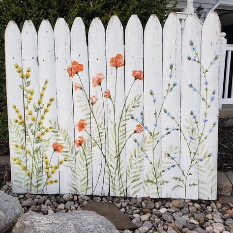 Paint Fence Ideas Backyards, Fence Mural Ideas, Picket Fence Decor, Wildflower Mural, Houston Garden, Wood Picket Fence, Diy Privacy Fence, Flower Fence, Garden Fence Art