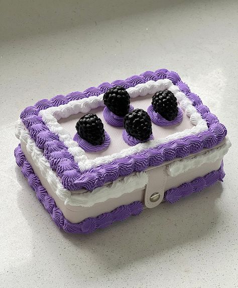 Blackberry fake cake jewellery box, decorated as a cake topped with fake blackberries Cake Jewellery Box Diy, Fake Cake Ideas Diy, Fake Cake Box Diy, Fake Cake Jewelry Box Diy, Fake Cake Ideas, Sweatshirt Drawing, Cake Boxes Diy, Spackle Art, Yellow Lighting