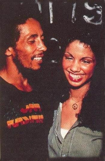 **Bob Marley** & Bianca Jagger ~1977. More fantastic pictures, music and videos of *Robert Nesta Marley* on: https://de.pinterest.com/ReggaeHeart/ Bob Marley Legend, Marley Family, Famous Legends, Bob Marley Pictures, Damian Marley, Reggae Bob Marley, Bob Marley Art, Robert Nesta, Ladies Man