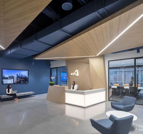 Reception Seating Area, Lobby Lighting, Waiting Room Design, Blue Ceiling, Group Office, Reception Waiting, Commercial Office Design, Lobby Interior Design, Creative Flooring