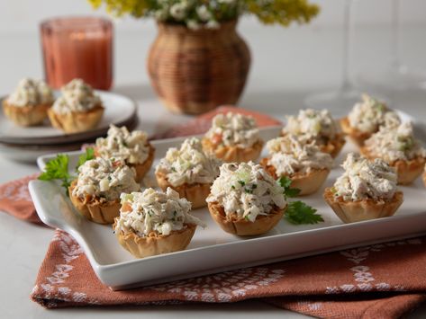 Chicken Salad in Phyllo Cups Puff Pastry With Chicken, Cold Chicken Salad, Phyllo Cup Appetizers, Cup Appetizers, Appetizers Cold, Phyllo Cups, Wine Recommendations, Honeycrisp Apples, Phyllo Dough