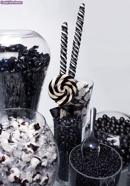 Black Candy Buffet, Fruit Cobbler, Black Candy, Double Chocolate Cookies, Snack Shop, Sweet Lover, Black Food, Black Licorice, Recipes Appetizers And Snacks