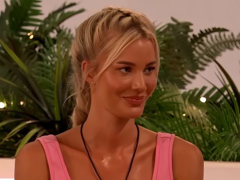 Grace Jackson Love Island, Grace Rosa Love Island, Grace Love Island, Grace Jackson, Love Island Contestants, Uk Tv Shows, Grace Love, Happy Soul, Island Girl