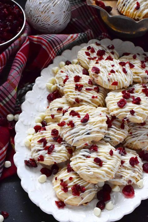 Cranberry White Chocolate Cookies are a simplified version of the seasonally popular bliss bar at Starbucks. Prepared with a light sugar cookie base which is packed with dried cranberries and white chocolate chips, these cookies are topped with a drizzle of white chocolate and even more dried cranberries. Dough Desserts, Cookie Carnival, Cranberry White Chocolate Cookies, Adorable Desserts, Anzac Cookies, Chocolate Cranberry Cookies, Fall Sweets, Andes Mint Cookies, Cranberry Chocolate