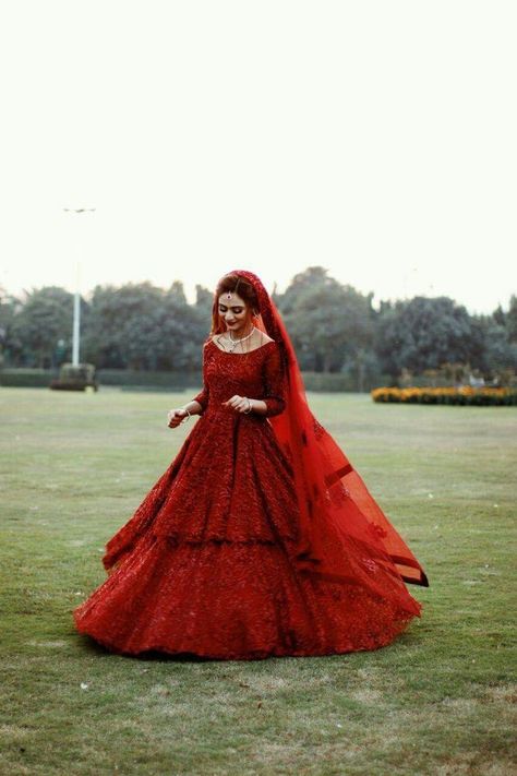 Red Nikah Dress, Twilight Dress, Wedding Guest Outfit Ideas, Asian Wedding Dress Pakistani, Nikah Dress, Red Bridal Dress, Desi Wedding Dresses, Red Wedding Dress, Asian Bridal Dresses