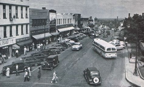 Independence Missouri Street Scene. Independence Photos, Independence Missouri, Missouri History, Independence Mo, Hometown Pride, Time Traveler, City Pictures, Queen City, Kansas City Missouri