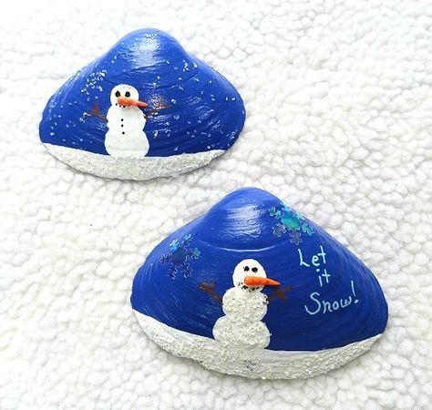 Painted Snowman Large Clam Shell Seashell Designs Clam Shell Ornaments Diy, Clam Shell Christmas Ornaments, Painted Shell Ornaments, Seashell Painting Ideas Easy, Christmas Shells, Large Clam Shell, Air Dry Modeling Clay, Seashell Christmas Ornaments, Seashell Christmas