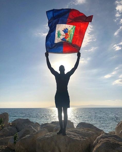 Haiti History, Ocean Projects, Haitian Flag, Haitian Art, Haitian Food Recipes, Caribbean Culture, Caribbean Art, Teen Dress, Afrocentric Art