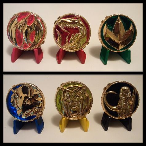 this is how the power coins should look. Coin Tattoo, Power Rangers Tattoo, Power Rangers Movie 2017, Power Ranger Birthday Party, Power Coin, New Power Rangers, Power Ranger Birthday, All Power Rangers, Power Rangers Fan Art