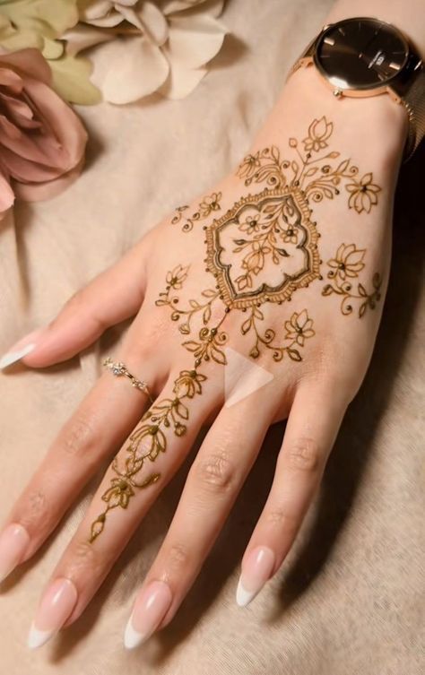 Indian Mehndi Design, Bridal Henna Design, Henna Kit, Unique Henna, Indian Mehndi, Henna Designs Wrist, Henna Nails, Henna Inspired Tattoos, Finger Henna Designs