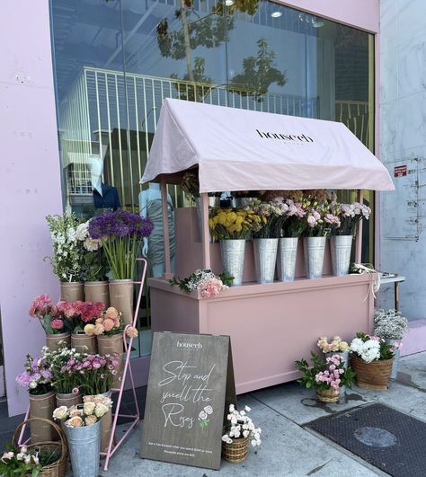 Conna Walker, French Baby Shower, Farmers Market Display, Bar Counter Design, Luxury Flower Bouquets, Flower Truck, Christmas Flower Arrangements, Pop Up Market, Flowers For Sale