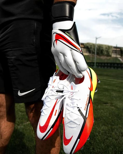 KEEPERsport on Instagram: “Outstanding! This NIKE combo is ___ 😍🔥 🧤 NIKE Vapor Grip3 Motivation 👟 NIKE Phantom GT2 Motivation Elite Swipe up in our story to shop!…” Nike Soccer, Nike Vapor, Soccer Shoes, Our Story, Soccer, Nike, Football, Football Boots