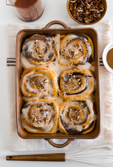 Pumpkin Cinnamon Rolls - Moribyan Sticky Date Cake, Fall Desert, Pumpkin Rolls, Sushi Bake, Wonton Cups, Pie Cheesecake, Pumpkin Cinnamon Rolls, Sugar Pumpkin, Pumpkin Butter