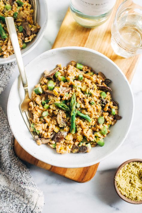 Plant Based Challenge, Farro Risotto, Mushroom Asparagus, Mexican Rice Casserole, Vegan Risotto, Asparagus And Mushrooms, Vegan Sides, One Skillet, Vegan Parmesan