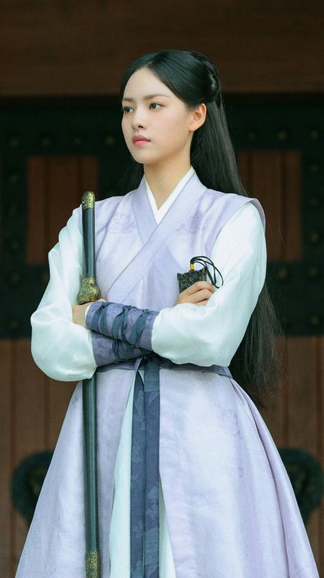 Servant Clothes, Kim So Hyun Fashion, Neo Chinese Style, The King's Woman, Korean Princess, Film China, Female Samurai, Warrior Outfit, Korean Traditional Dress