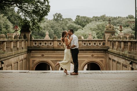 High Line Engagement Photos, Philly Photoshoot, Engagement Photos Central Park, Nyc Venues, Central Park Engagement Shoot, Engagement Photo Shoot Outfits, Nyc Shoot, Nyc Proposal, Central Park Engagement Photos