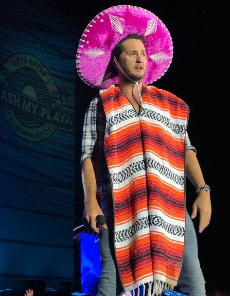 Crash my Playa really looks good on him Funny Luke Bryan, Luke Bryan Funny, Luke Brian, Luke Bryan Family, Luke Bryan Fan, Luke Bryan Concert, Luke Bryan Pictures, Cute Country Couples, Shake It For Me