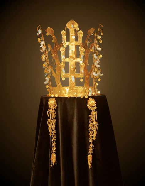 St Edward's Crown, Ancient Korea, Crown Illustration, Crown Images, Gyeongju, Imperial Crown, Royal Crowns, Golden Crown, 1st Century