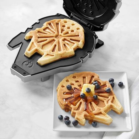 Star Wars Kitchen, Star Wars Cookies, Star Wars R2d2, Material Things, Waffles Maker, Box Lunch, Millennium Falcon, Star Wars Party, Waffle Maker