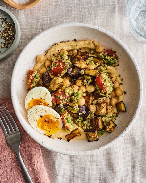 Mediterranean Hummus Bowl | The Kitchn How To Eat Hummus, Baked Cod Fillets, Mediterranean Hummus, Weekend Meal Prep, Vegetarian Bowls, Hummus Bowl, Classic Salad, Veggie Food, Lunch Salads