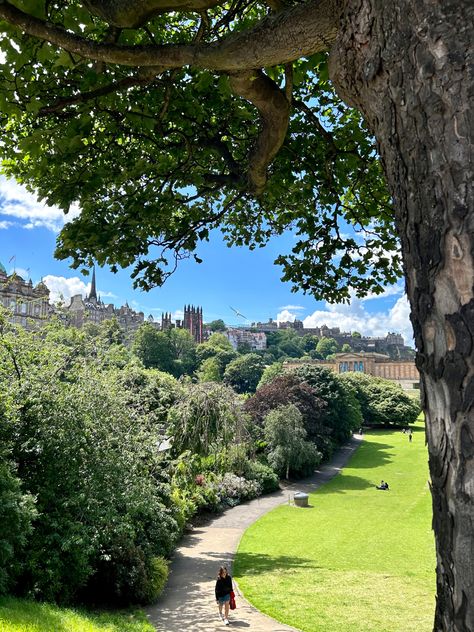 Edinburgh aesthetic, Edinburgh places, Edinburgh summer, Scottish summer, summer aesthetic Edinburgh In Summer, Summer In Edinburgh, Scotland Summer Aesthetic, Scottish Summer Aesthetic, Edinburgh Summer, Aesthetic Edinburgh, Edinburgh Autumn, Emily Core, Edinburgh Aesthetic