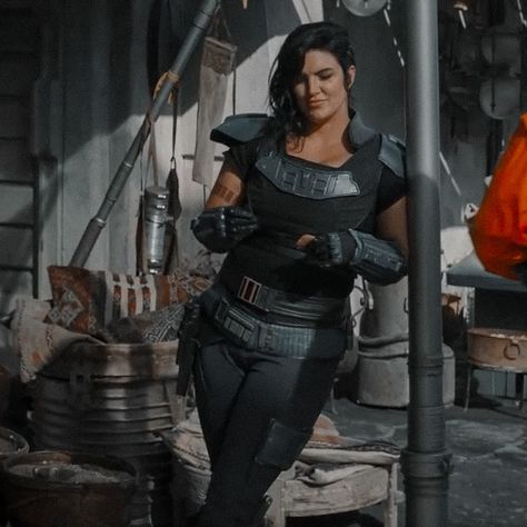 The Mandalorian Cara Dune, Mandalorian Collage, Cosplay Poses, Gina Carano, Cara Dune, Resident Evil Girl, Original Tv Series, Evil Girl, Carla Gugino