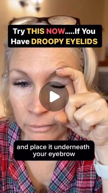 Liz Wadden | Face Yoga Specialist on Instagram: "The HOOK - Face Yoga exercise for droopy eyelids 👀will strengthen your eye muscles.   Due to excessive screen time on our 📱 and 💻 , a lot of us are facing the issue of droopy eyelids.   1. Make a hook with your finger and place it underneath your eyebrow supporting the eyelid.   2. Then wink that eye 20 to 30 times.   3. Be sure you’re not winking both eyes at the same time, focus on one at a time and only wink the eye where you have the hook underneath your eyebrow.  Remember: ✔️Keep your skin hydrated, drink plenty of 💦  ✔️Moisturise your eyelids ✔️Always apply sunscreen ✔️Go at your own pace so you feel comfortable & enjoy the experience.  📌SAVE & SHARE with anyone who uses a phone 📱   Comment “COURSE” for lifetime access to my 7 Da How To Lift Eyelids Naturally, Bigger Eyes Exercise, Sagging Jowls, Eye Muscles, Massage Cupping, Facial Massage Techniques, Droopy Eyelids, Tech Neck, Eye Puffiness