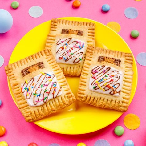 Recipe for 4 people. Difficulty: - Catch some z's with these adorable cookies 😴🐻💕 Strawberry Pop Tarts, Homemade Pop Tarts, Strawberry Pop, Strawberry Pop Tart, Cinnamon Icing, Easy Bake Oven, Healthy Strawberry, Pink Food Coloring, Fried Apples