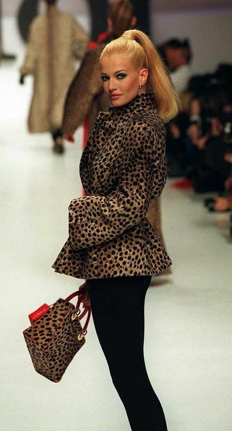 Christian Dior Runway Show FW 1996 Karen Mulder 70s Runway Fashion, Karen Mudler, 90's Supermodels, Christian Dior Runway, Dior Runway, Karen Mulder, 90s Runway Fashion, Original Supermodels, 90s Models