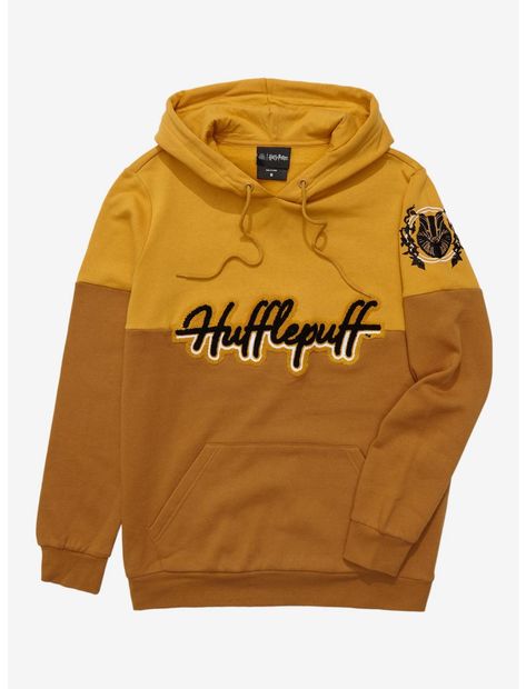 Harry Potter Hufflepuff Crest Panel Hoodie - BoxLunch Exclusive Hufflepuff Sweater Aesthetic, Hufflepuff Inspired Bedroom, Hufflepuff Merch, Houses In Harry Potter, Gryffindor Room, Hufflepuff Clothes, Harry Potter Shopping, Hufflepuff Uniform, Cricut Harry Potter